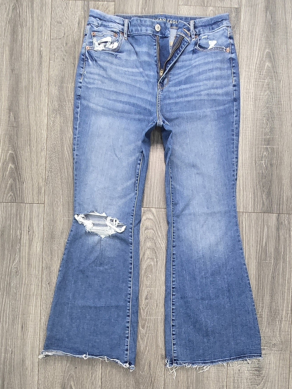 American Eagle Flare Jeans Women Size 16 Regular Medium Wash Distressed Knee Rip